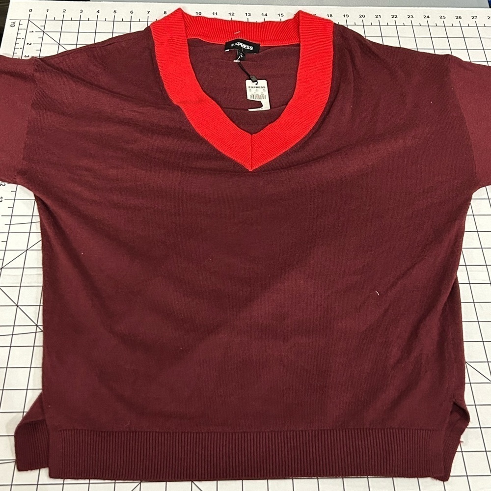 Express Women’s Size XS or Small Maroon/Red‎ Oversized V-neck Sweater